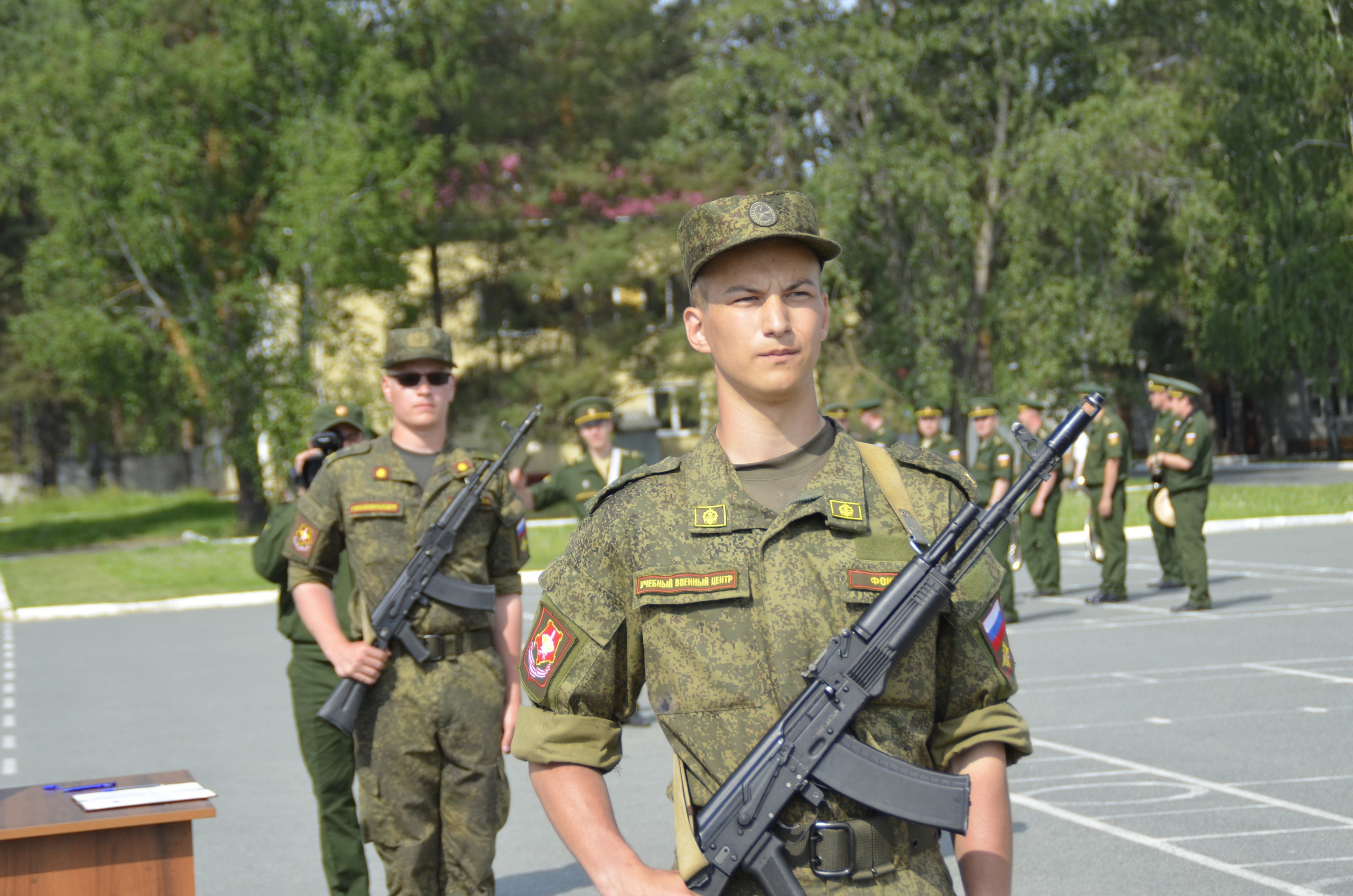 Курсанты принимают присягу во время летних сборов